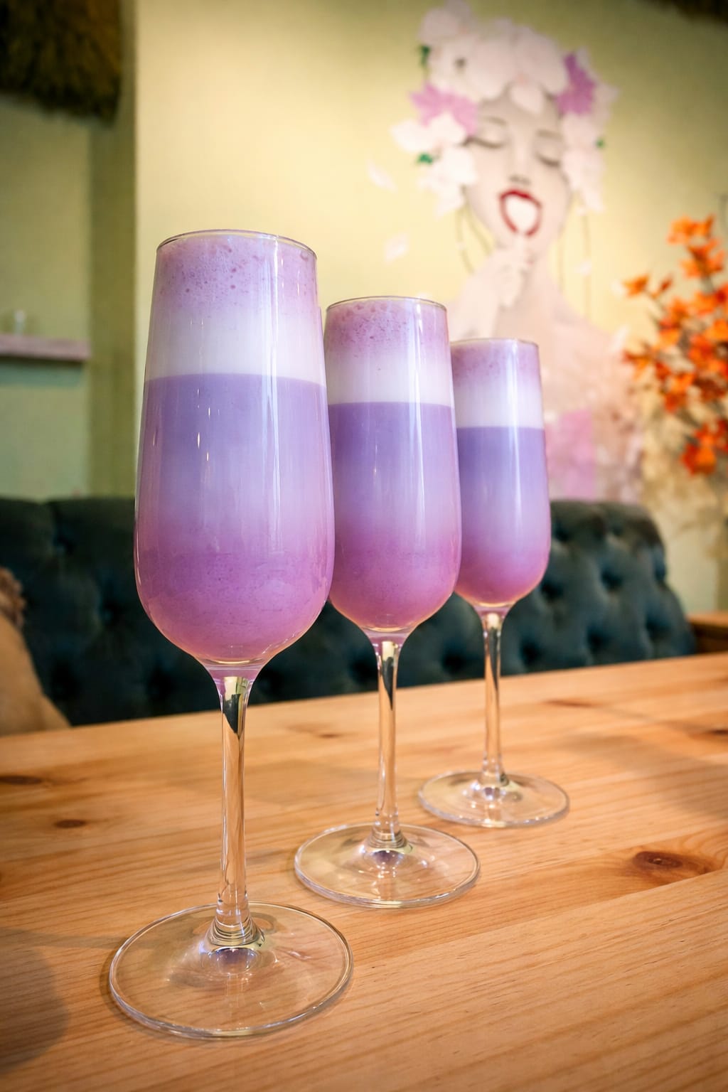 Tres copas de ube latte